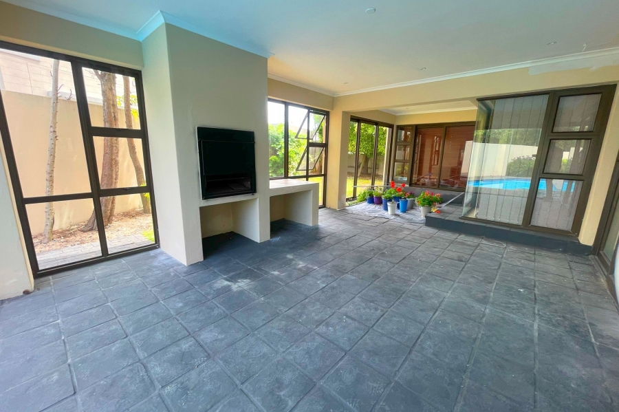 7 Bedroom Property for Sale in Sunset Beach Western Cape